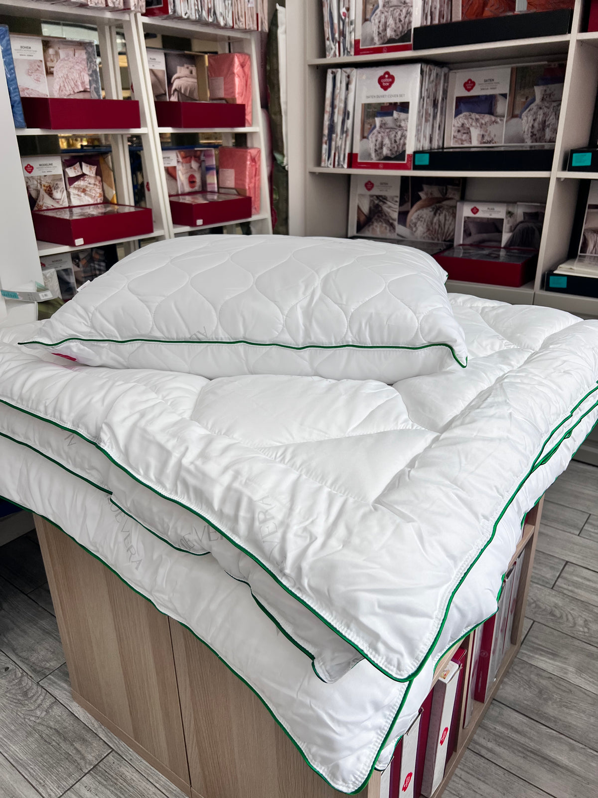 KOŁDRA 195x215 ALOE VERA TURECKA WYPEŁNIENIE MICROGEL FIBER  lekka, miękka